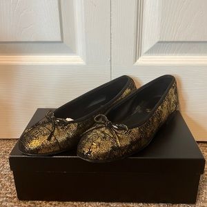 Used pair of Chanel Ballerines SZ 37 1/2 (7.5) Gold/Black